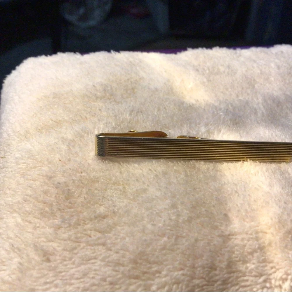 Men's Gold Ribbed Tie Clip - Sleek Professional Finish